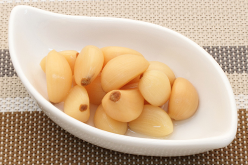 Sweet and sour pickled garlic cloves